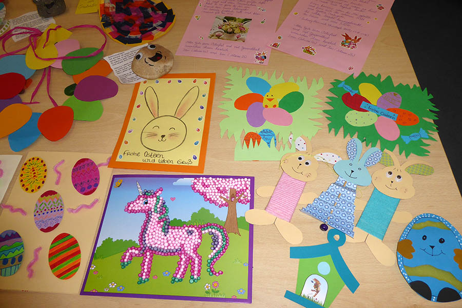 Eine kleine Auswahl von den gebastelten Osterberraschungen der Grundschler der Brgermeister-Castenholtz-Schule in Linz am Rhein. Fotos: privat