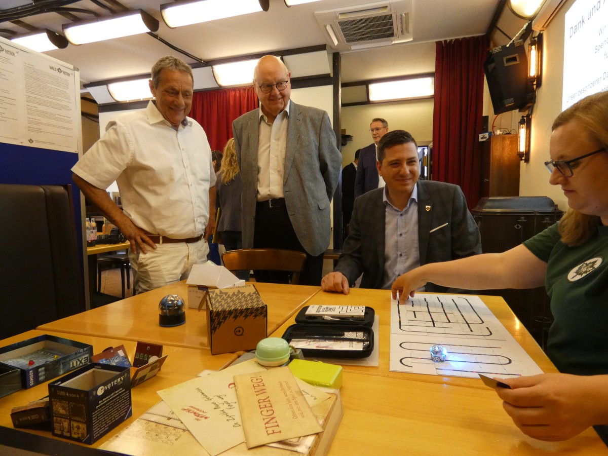 Ministerprsident Schweitzer wrdigt Waldritter-Westerwald e.V.