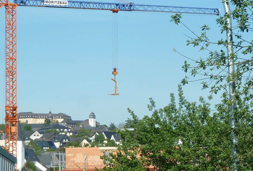 berall im Stadtbereich sind Zeichen von Bauttigkeit im Stadtbereich von Hachenburg zu entdecken. Fotos: Reinhard Panthel