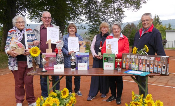 Die Sieger beim Klickerturnier: (von links) Elsbeth Scho, Walter Schmidt, Brigitte Fleckinger, Verena Koenigs, Ulrike Schotte und Bruno Georg. (Foto: Monika Georg)