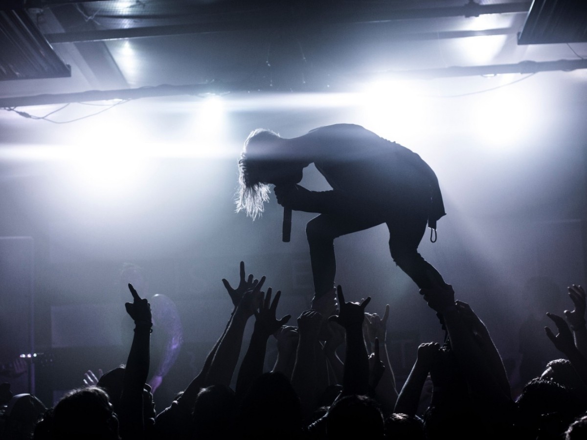 "Rock im Zelt": Rocknacht startet Schtzen- und Volksfest Altenkirchen mit AB/CD und IRON MAIDNEM