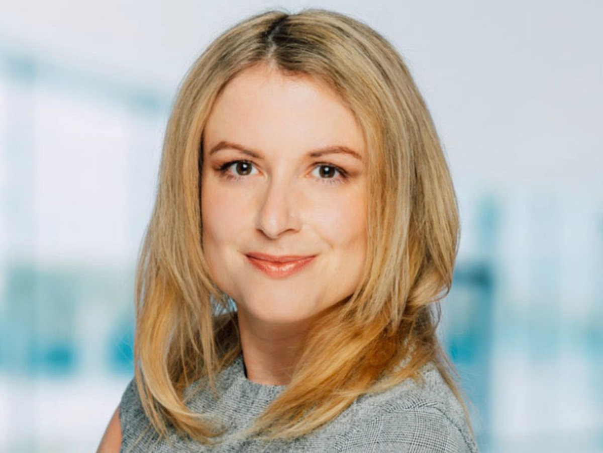 Sabrina Hoffmann moderiert die Veranstaltung (Foto: Fotofabrik)