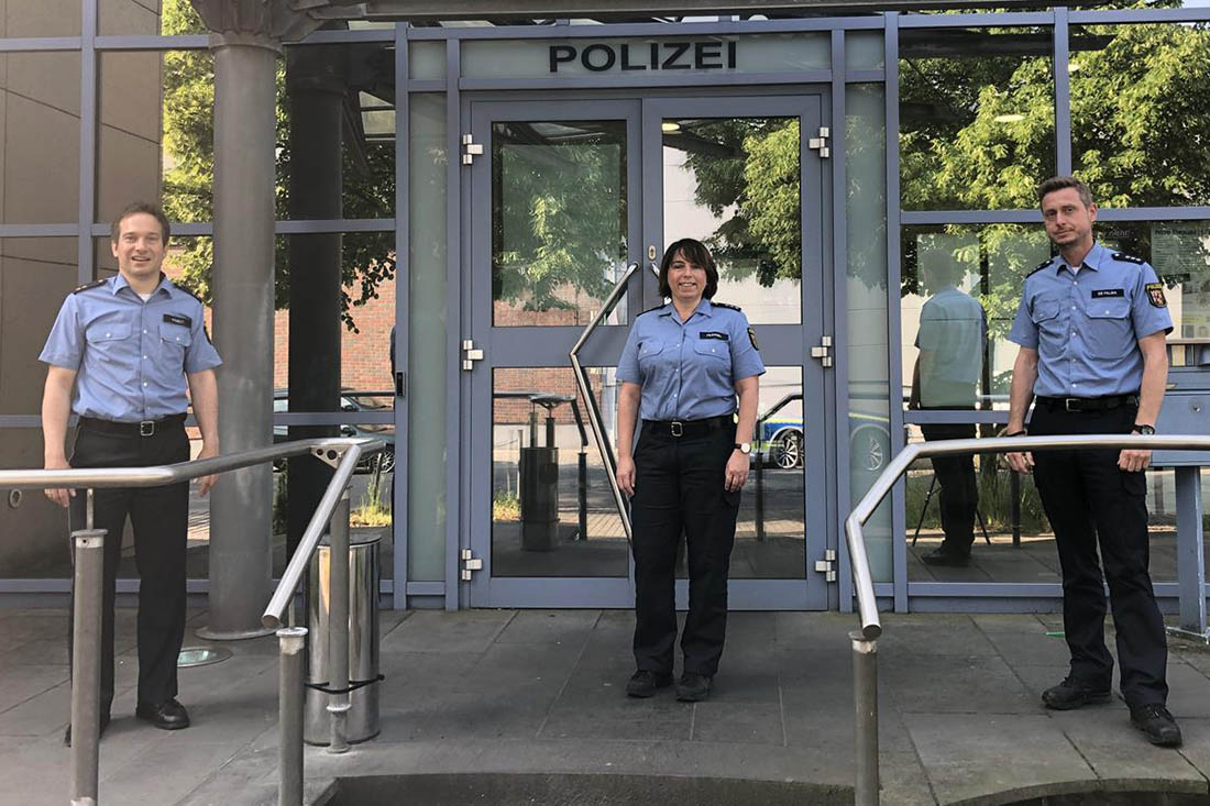 Von links:  Polizeioberrat Matthias Pselt (Leiter der Polizeiinspektion Neuwied), Polizeihauptkommissarin Ute Frnzel (Neue Bezirksdienstbeamtin fr die Neuwieder Innenstadt) sowie Michael De Palma (derzeit stellvertretender Dienststellenleiter der Polizeiinspektion Neuwied) Foto: Polizei Neuwied