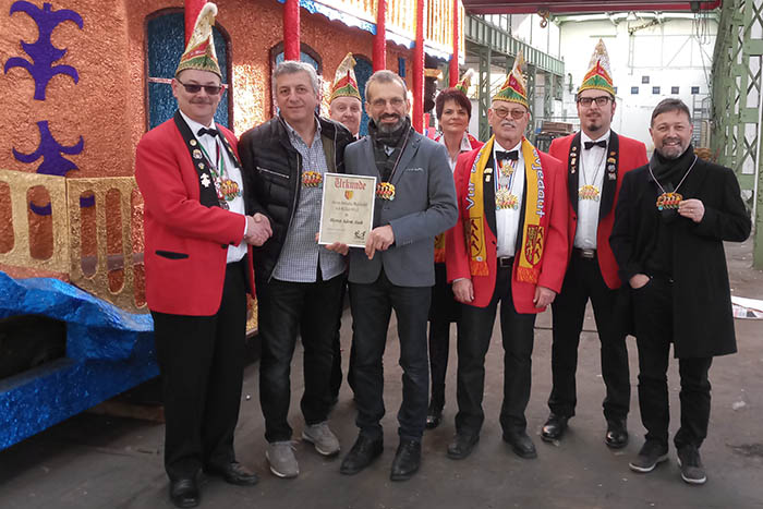 Von links im Vordergrund: Markus Platzer, Safa Bayar Yavuz (Chef der ASAS-Gruppe), Adem Azak (Projektleitung), Peter Hrtling, Tobias Hrtling und Derya Hatiboğlu (ASAS-Geschftsfhrer). Im Hintergrund: Volker Seul und Pia Platzer. Foto: Verein