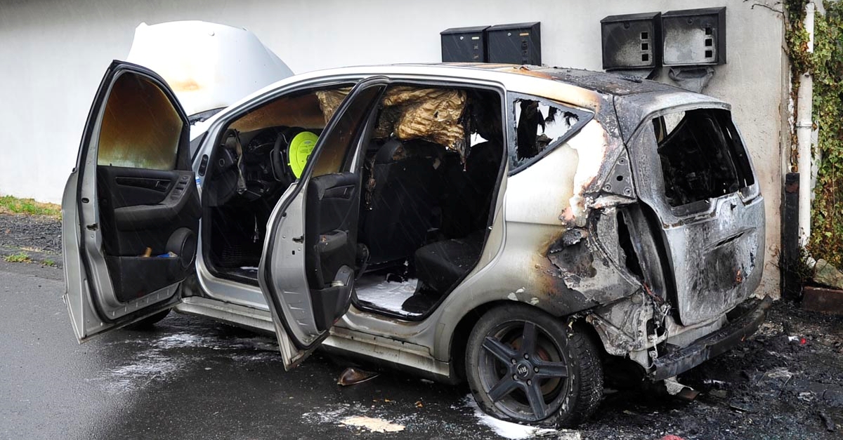 PKW geriet in Walterschen in Vollbrand - Zwei Feuerwehren im Einsatz