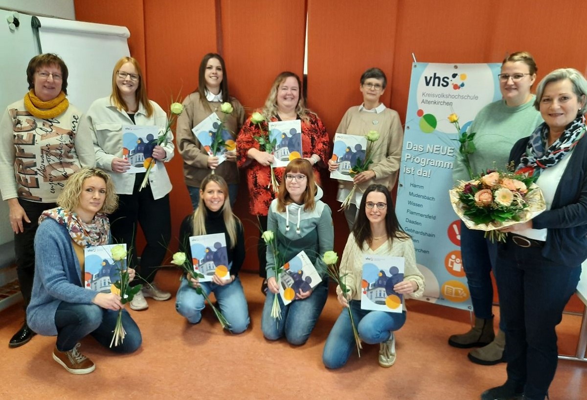 Neun Erzieherinnen aus Kindertagessttten im Westerwald haben aktuell erfolgreich die berufsbegleitende Weiterbildung zur Sprachfrderkraft unter Leitung von Siglinde Czenkusch (rechts) abgeschlossen. (Foto: KVHS)