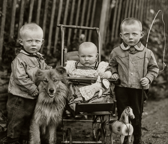 August Sander: Bauernkinder, um 1913. (Foto/Ausschnitt: Die Photographische Sammlung/SK Stiftung Kultur  August Sander Archiv, Kln; VG Bild-Kunst, Bonn, 2019)
