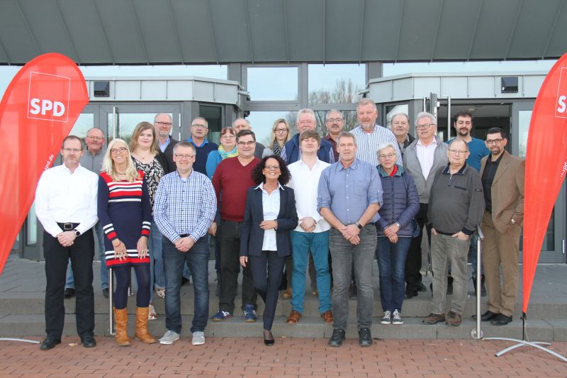 Die Verbandsgemeinderatskandidatinnen und -kandidaten der SPD-Ortsvereine aus Wirges und Mogendorf. Foto: Norbert Schwickert