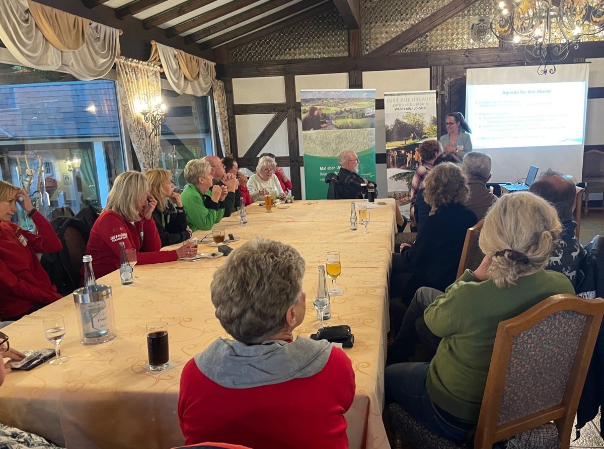 Viele Akteure aus dem regionalen Tourismus kamen zum Netzwerktreffen im "Weien Stein" in Katzenbach zusammen. (Fotos: Kreisverwaltung/Gabi Wschenbach)