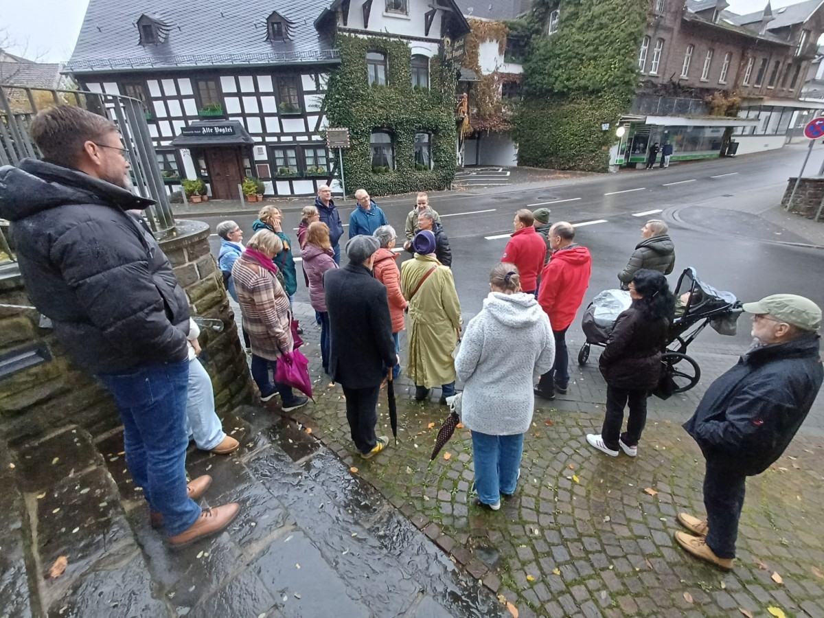Mit einer Fhrung zum jdischen Leben in Hamm (Sieg) ging jetzt die diesjhrige Veranstaltungsreihe "Abenteuer Heimat" zu Ende. (Foto: Kreisverwaltung/Jenifer Siebert)