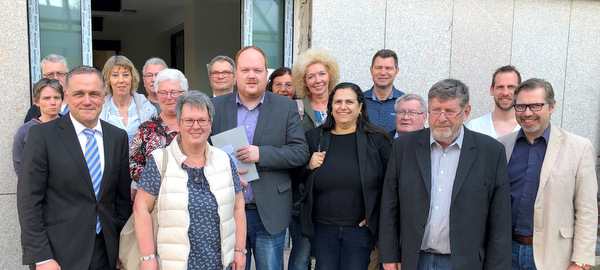 Bei einem Rundgang mit dem kaufmnnischen Direktor des Kirchener DRK-Krankenhauses, Joachim Krekel (links), ber die derzeitige Baustelle der zentralen Notaufnahme informierten sich die SPD-Vertreter aus Stadt und Verbandsgemeinde Kirchen ber die Fortschritte der Manahme. (Foto: SPD) 