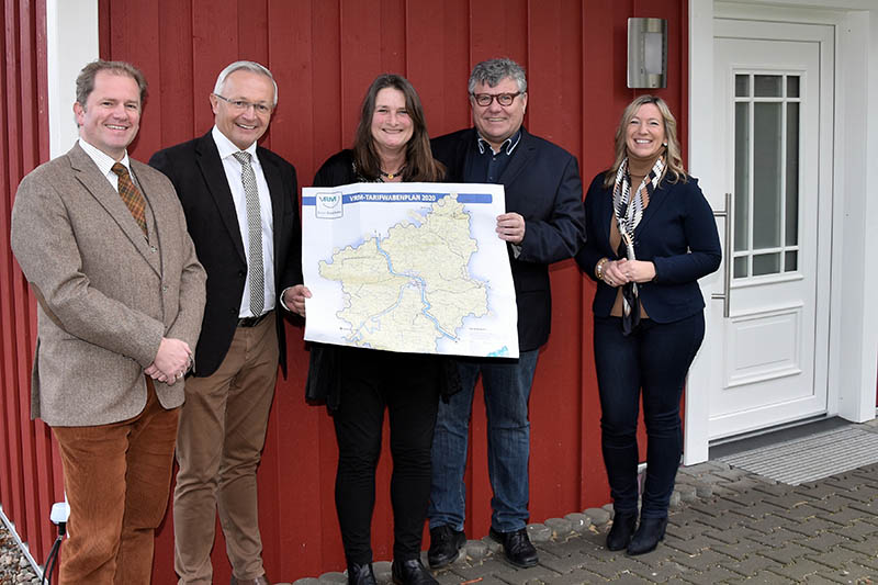 Von links: Stephan Pauly, Landrat Achim Hallerbach, Helga Wei, Erster Kreisbeigeordneter Michael Mahlert, Anja Hoffmann (Wirtschaftsfrderung Landkreis Neuwied). Foto: Kreisverwaltung