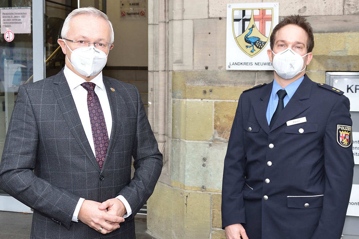 Der neue Leiter der Neuwieder Polizeiinspektion, Polizeioberrat Matthias Pselt (rechts), traf sich mit Landrat Achim Hallerbach zu einem Kennenlerngesprch in der Kreisverwaltung Neuwied. Foto: Kreisverwaltung