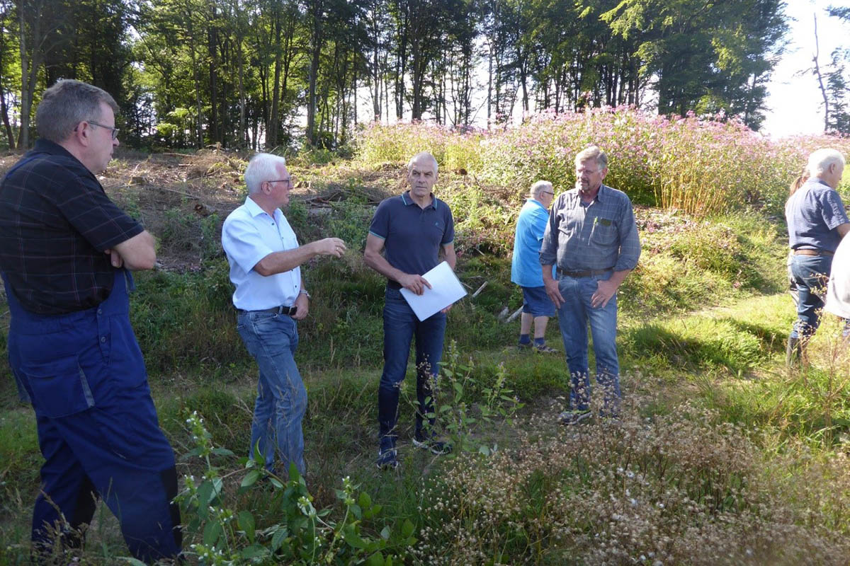 Fred Jngerich und Volker Mendel im Austausch mit weiteren Naturschtzern aus dem Puderbacher Land und aus Wienau. Fotos: privat