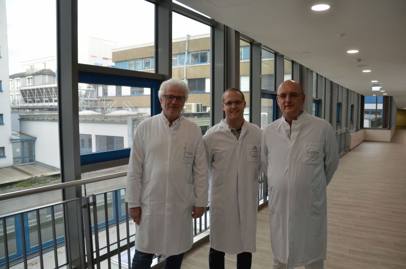 Verstrkung im Team: Dr. Christian Gustmann (links) und Prof. Dr. Martin Anlauf (rechts) mit Neuzugang Prof. Dr. Arne Warth. Foto: St. Vincenz-Krankenhaus