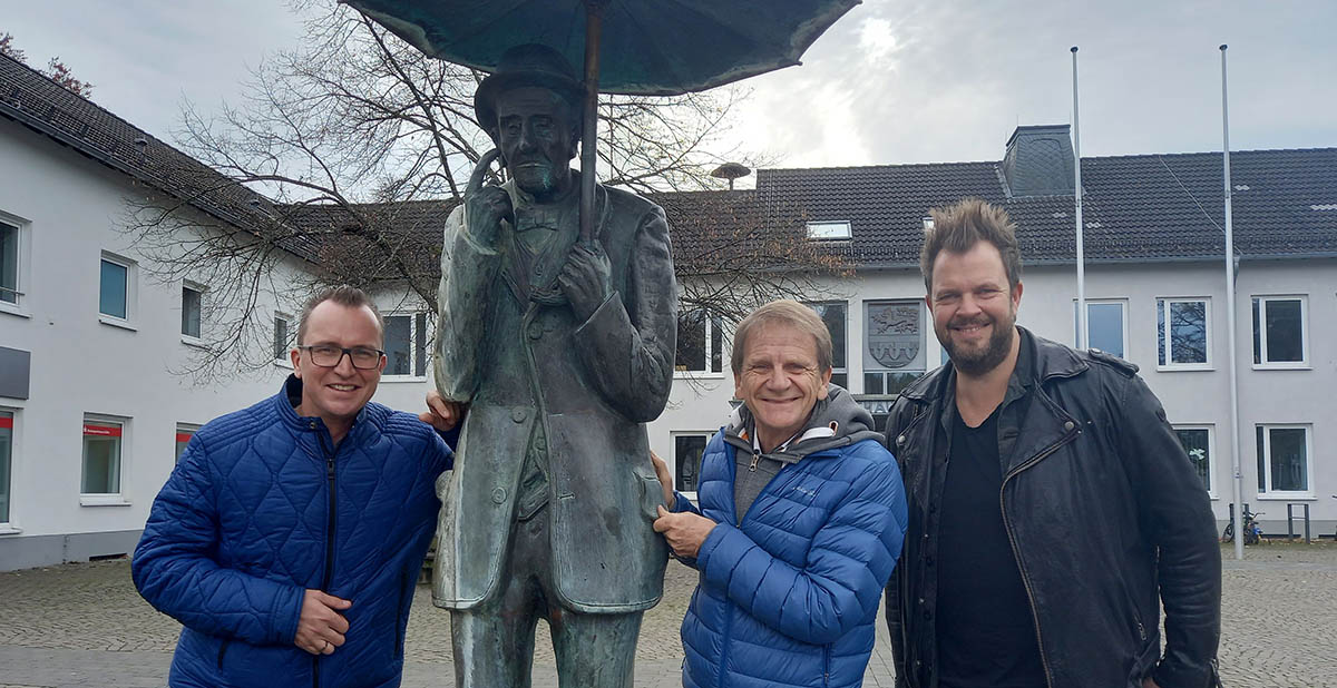 Johannes Gokus, Klaus Lckerath und Sven Welter (von links) von den "Paveiern auf dem Morsbacher Rathausplatz. (Foto: Christoph Buchen)