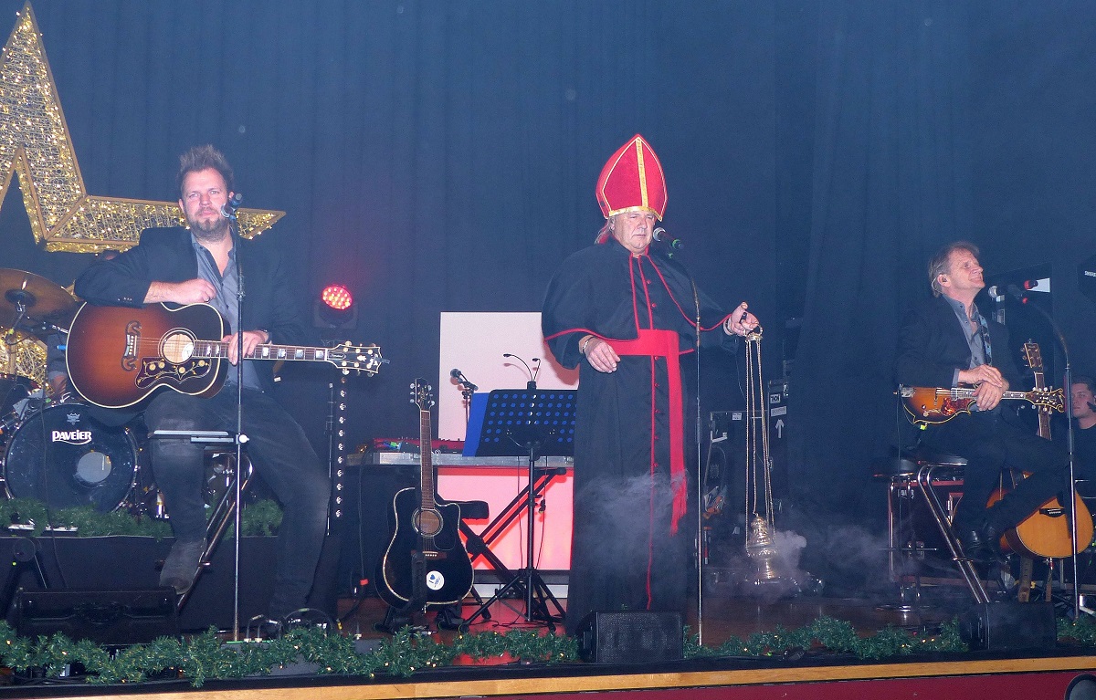 Ich wr `su jhn ens Weihbischof: Sicher singen die Paveier diesen Ohrwurm auch wieder in Morsbach. (Foto: C. Buchen)