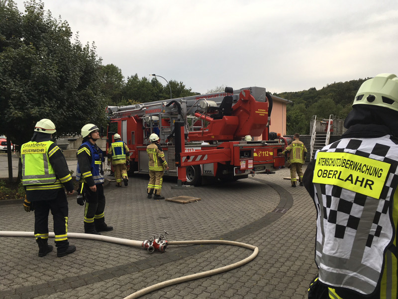 Die Lschzge Oberlahr und Asbach rckten zur gemeinsamen bung aus. Fotos: Feuerwehr Oberlahr