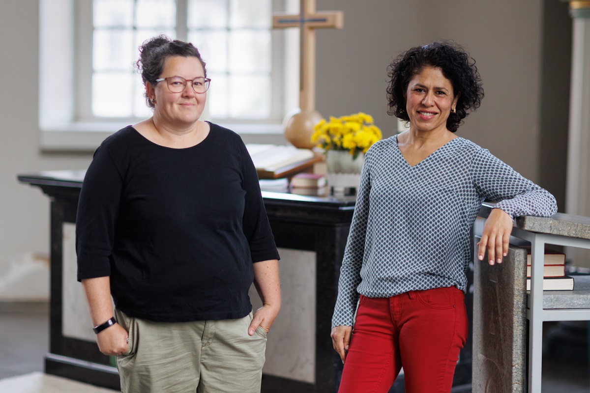 Von links: Friederike Zeiler und Gisella Loyola beginnen nun mit ihrem Vikariat, also dem praktischen Teil der Ausbildung zur Pfarrerin. (Fotos: privat)