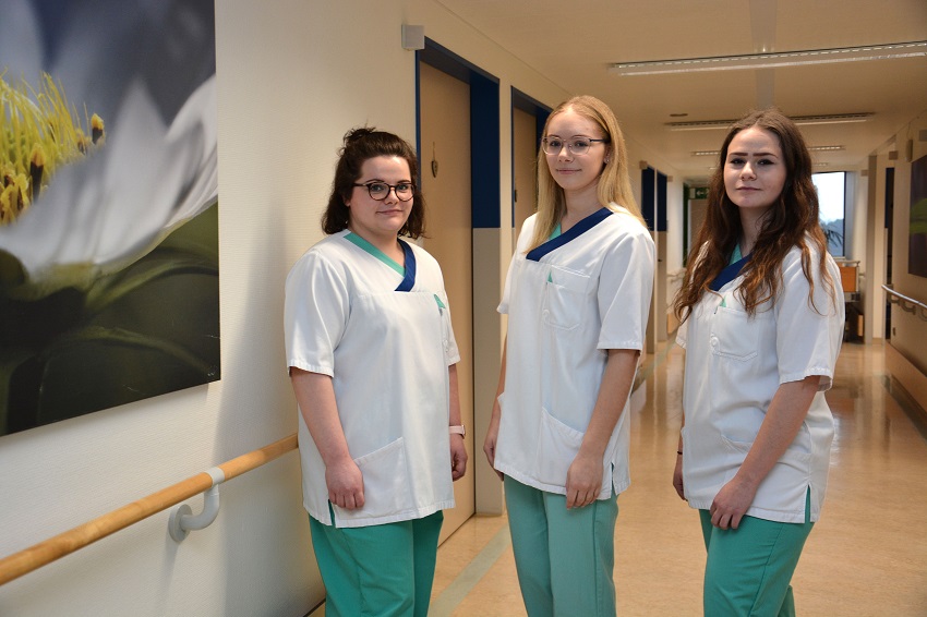 Die Pflegestudentinnen Annabell Spieles, Lina Bosch und Anika Hirdes (Foto: Klinikum Oberberg).