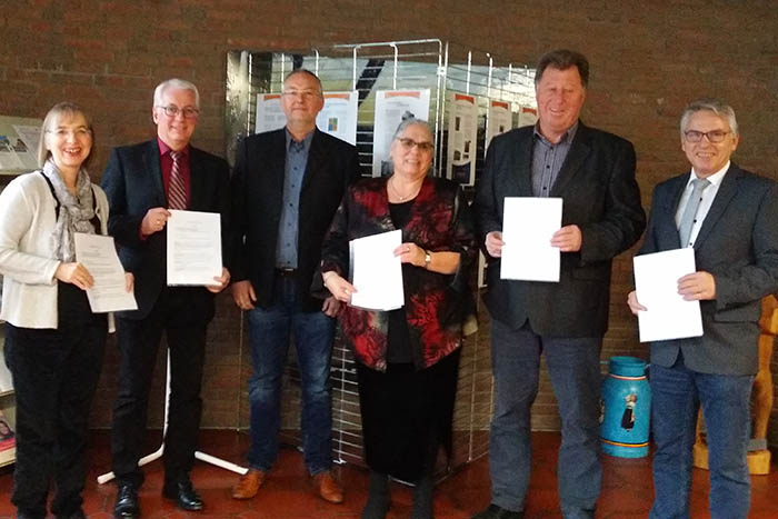 Pfarrerin Renate Schning, Diakonisches Werk, Volker Mendel, Achim Krokowski, Angela Keul-Gbel, Horst Rasbach undChristian Robenek (von links). Foto: Privat