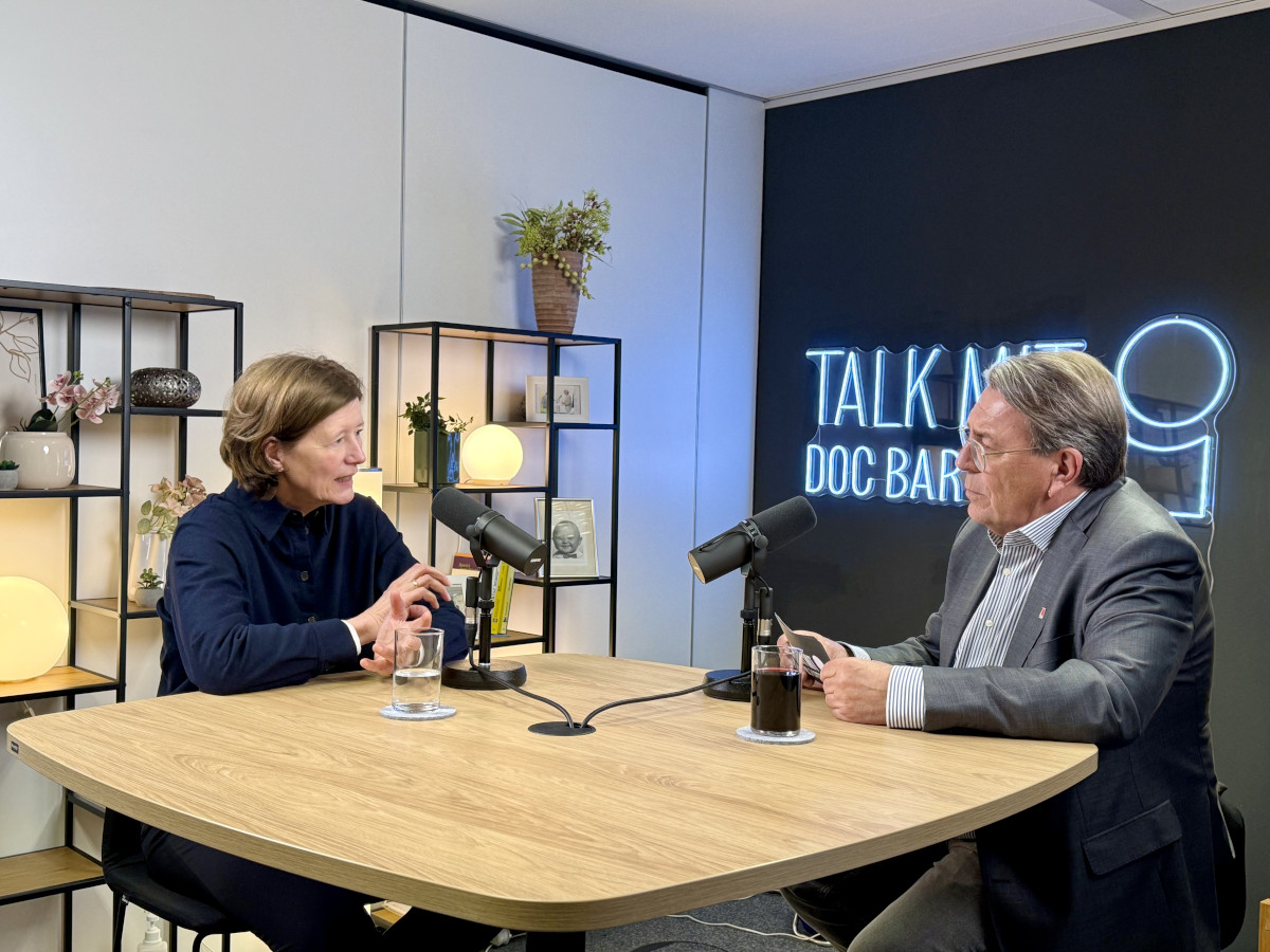 Dr. Andreas Bartels tauscht sich mit Prof. Dr. Kirsten M�ller-Vahl zum Thema Cannabis aus. (Foto: KV RLP)