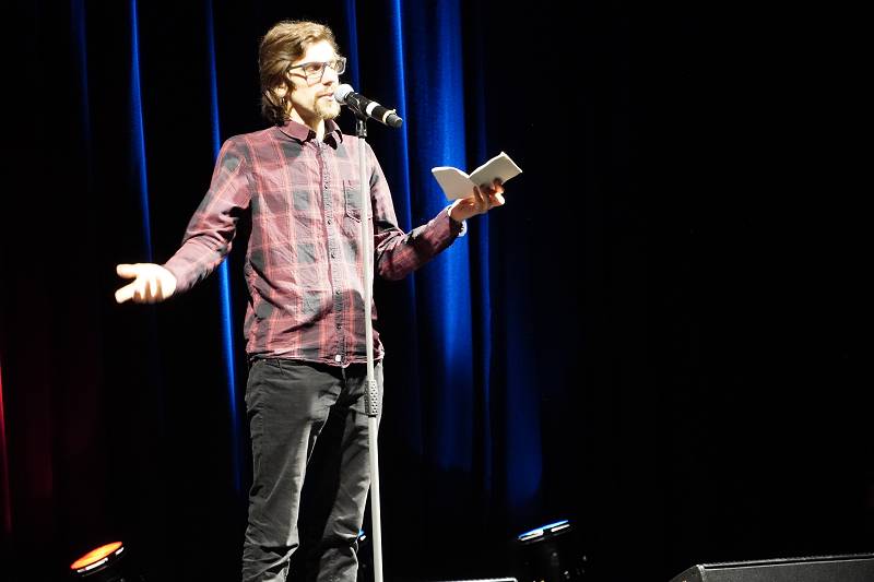 Jesko Habert hat die Landesmeisterschaften im Poetry Slam gewonnen. (Fotos: LeaS)