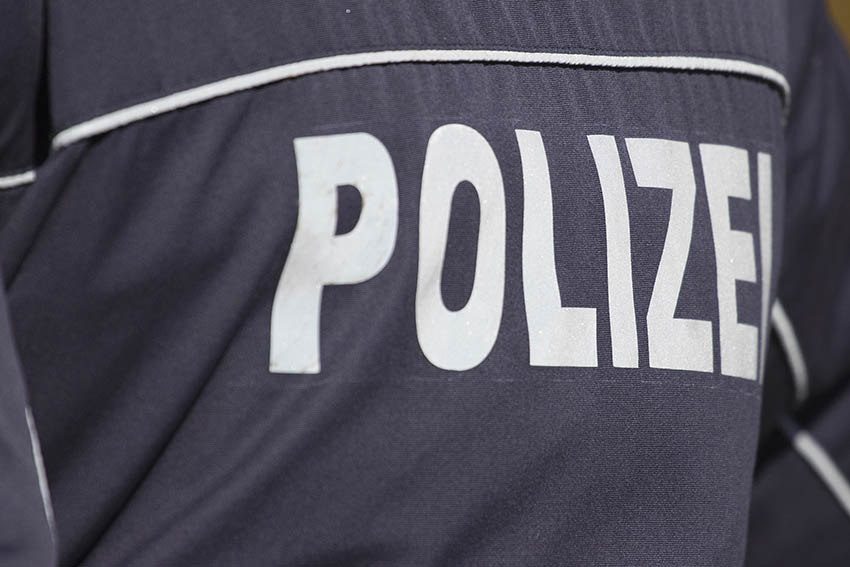 Fahndung der Duisburger Polizei: Betzdorfer sticht auf Frau ein