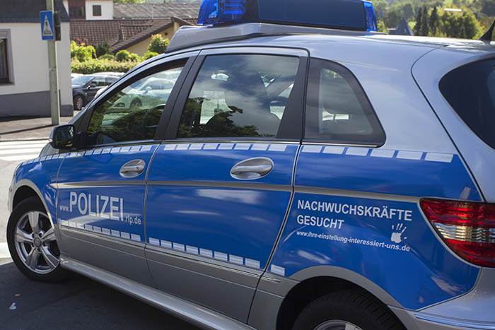 Zwei schwer verletzte Fahrer durch Frontalzusammensto 