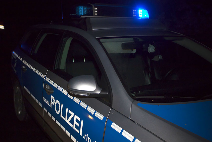 Erst Beschdigungen am Denkmal, dann Spuck-Aktion im Polizeiauto 
