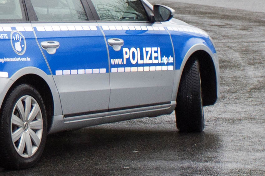 Zwei LKW und Schaufellader beschdigt