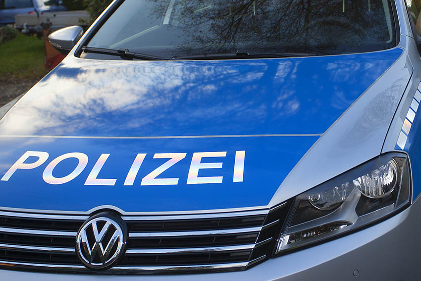 Unfall auf B 8 verursacht und geflohen - Zeugen gesucht 