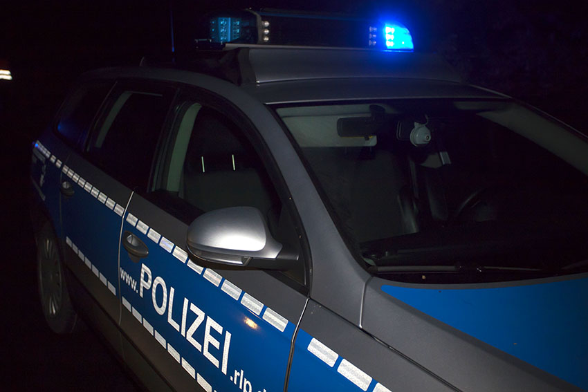 Unbekannte Tter verben Sachbeschdigung an geparktem VW Jetta in Dierdorf