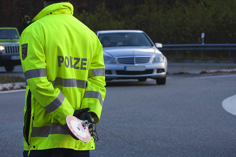 Geschwindigkeitskontrollen der Polizei Straenhaus