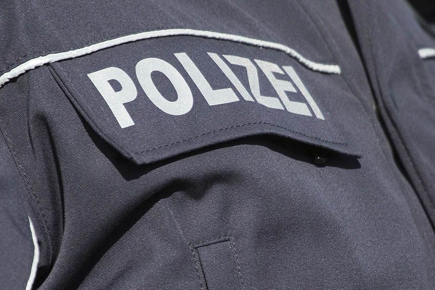 Rauchkrper in der Nhe von Polizeigebude