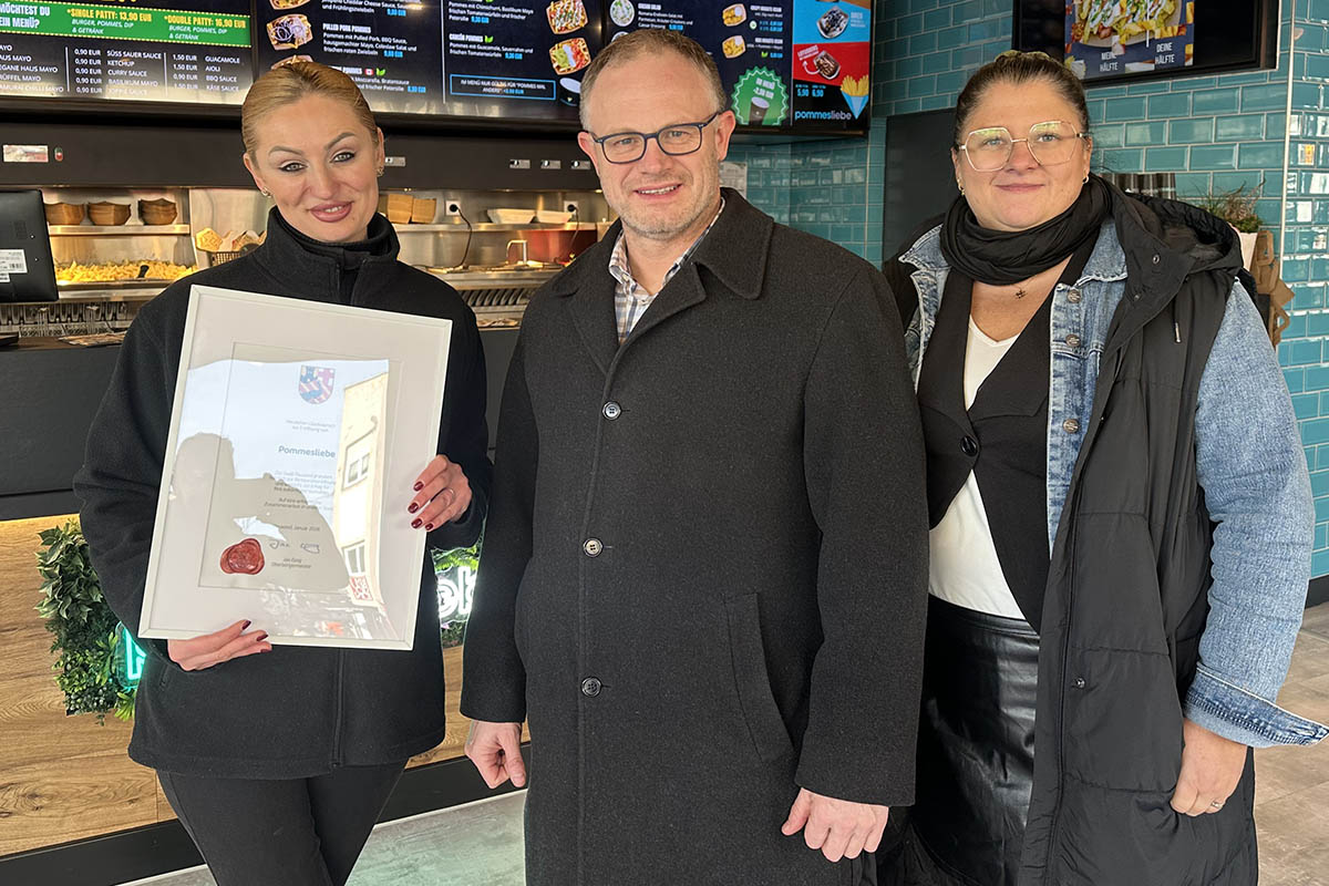 Von links: Denise Demian, OB Jan Einig und Citymanagerin Michaela Ullrich. Foto: Ulf Steffenfauseweh