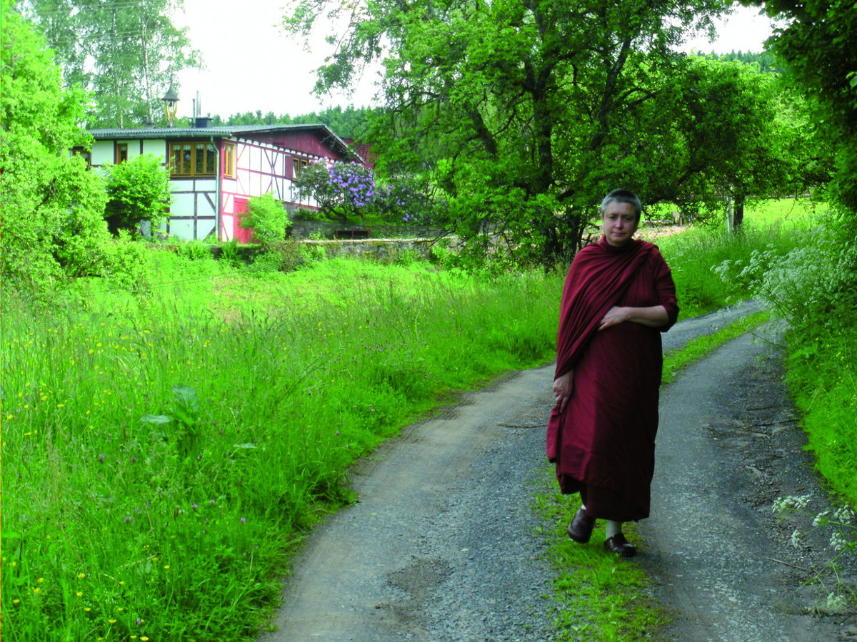 Klostergesprche im buddhistischen Kloster Hassel