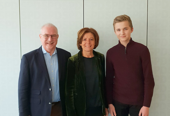 Manuel Sanner (rechts) wurde im Mainzer Abgeordnetenhaus von Ministerprsidentin Malu Dreyer und MdL Heijo Hfer begrt. (Foto: privat) 