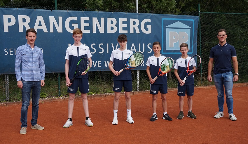 Bei der bergabe v.l.n.r.: Nikolai Prangenberg, Jan Becker, Fabian Fink, Jonas Prangenberg, Lukas Prangenberg, Maximilian Prangenberg  fehlend: Elias Lorek) (Foto: Prangenberg)