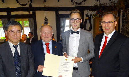 Harbacher Felix Hof erhlt Studienpreis des Kreises Altenkirchen 