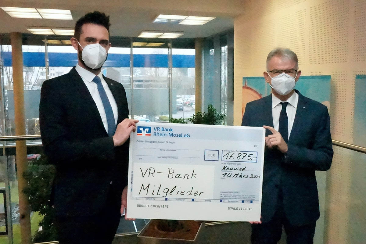 Mitglieder der VR Bank Rhein-Mosel erhalten 17.875 Euro
