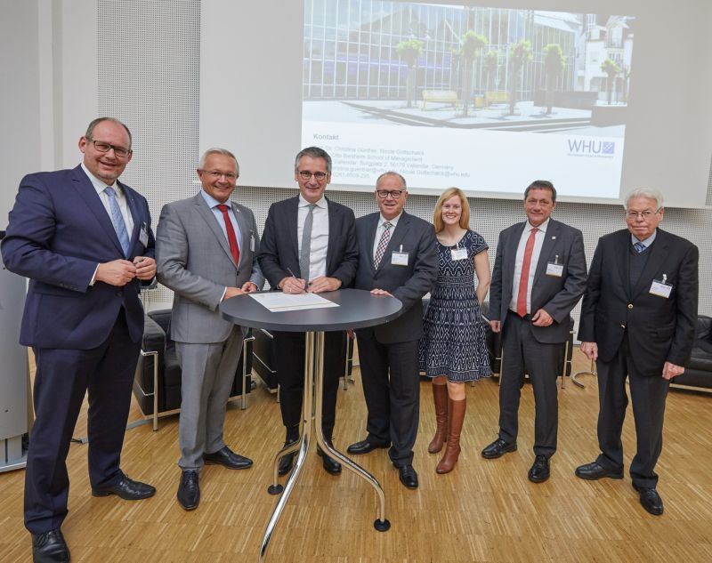 Von links: Bernhard Meffert, Achim Hallerbach, Hendrik Hering, Dr. Peter Enders, Prof. Dr. Christina Gnther, Achim Schwickert und Winfried Heibel. Foto: ADG/Nitz Fotografie