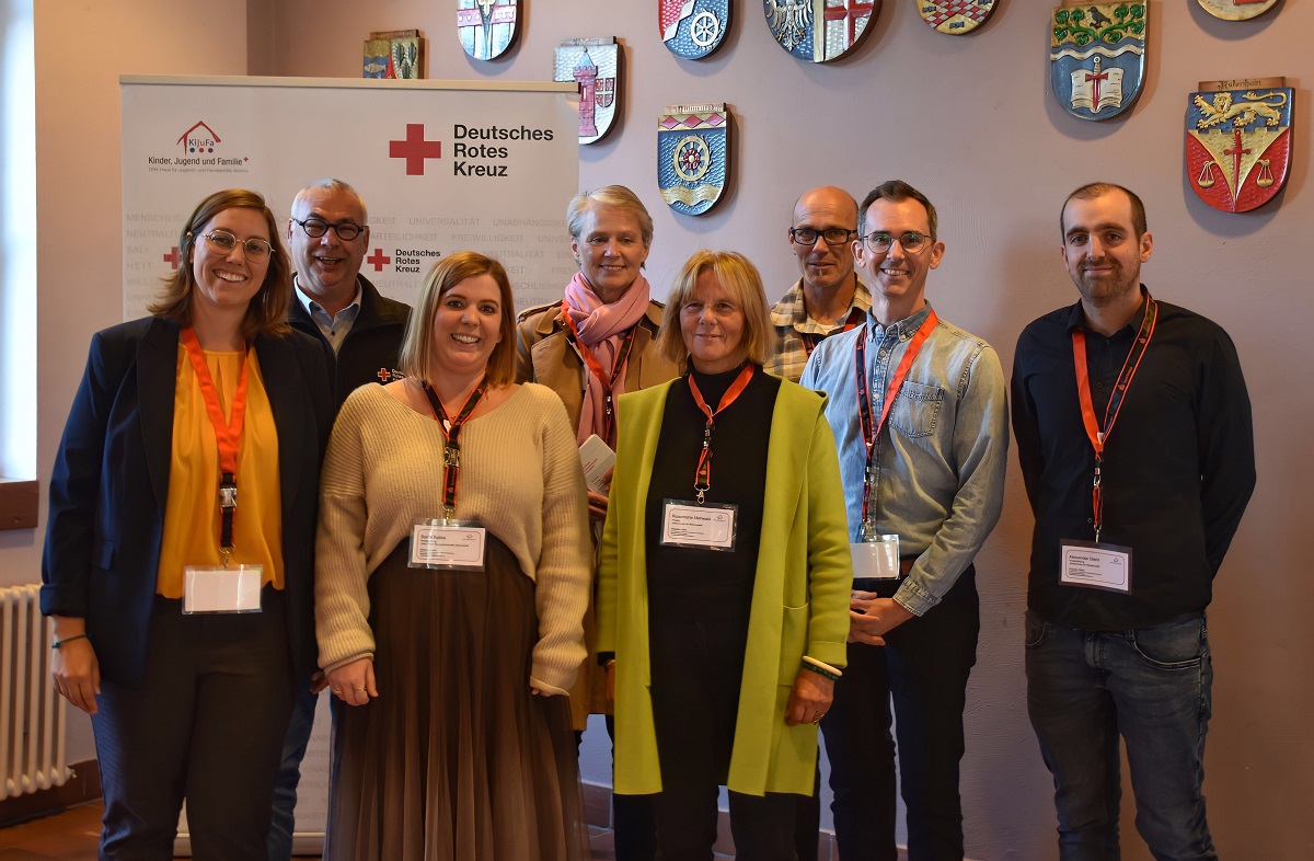 Das Projektteam besteht aus: Sonja Baltes (zweite von links), Rosemarie Mehwald (zweite von rechts) und Alexander Giehl (ganz rechts). (Foto: Natalie Baltes)