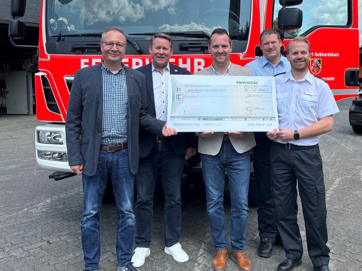 Matthias Blickheuser, Brgermeister Joachim Brenner, Christian Pawlick, Niclas Brato und Markus Beichler. (Foto: Verbandsgemeindeverwaltung Betzdorf-Gebhardshain: Jennifer Patt)