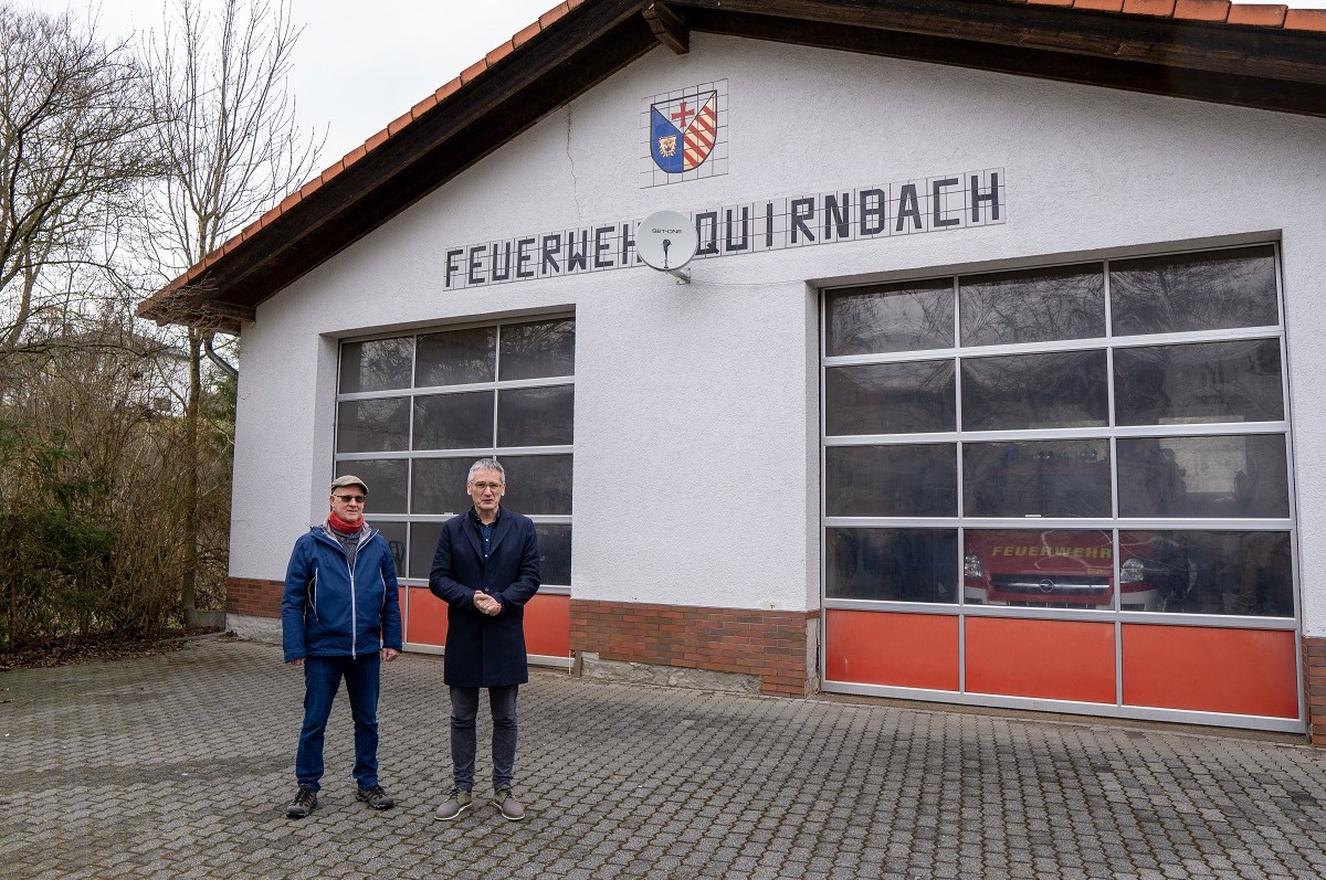 Hendrik Hering (rechts) erkundete mit Uwe Schneider den Ort Quirnbach und machte sich ein Bald darber, was in der Zukunft geplant ist. (Foto: privat)