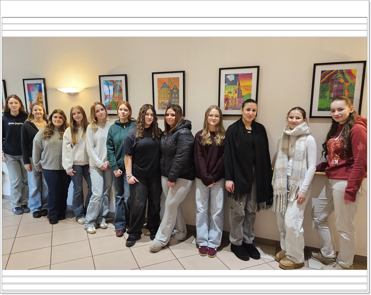 Die zehnten Klassen der Robert-Koch-Schule Linz stellen ihre Kunstwerke aus. (Foto: Uta M�rkert)