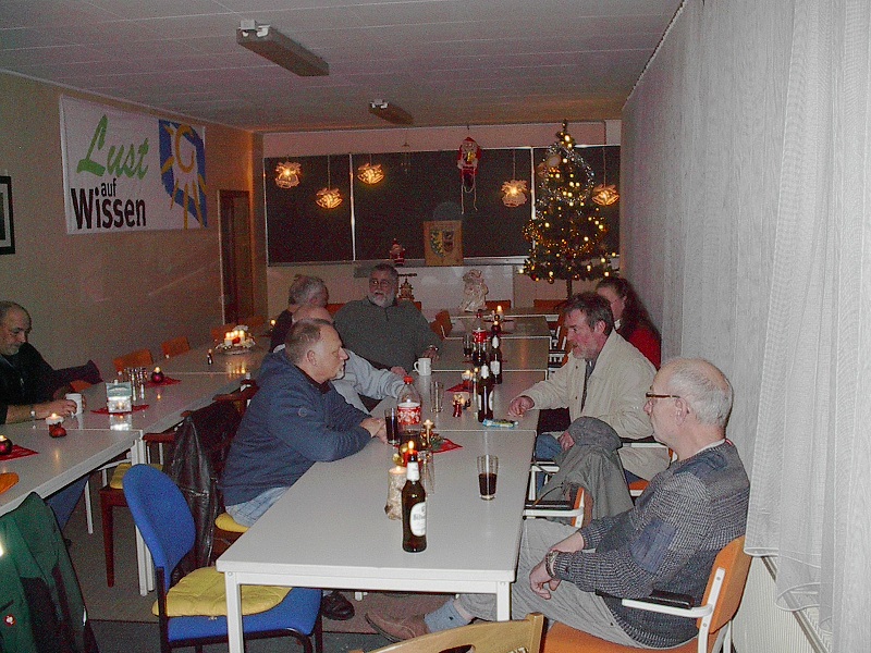 Gemtliche vorweihnachtliche Stimmung zu Beginn der Weihnachtsfeier der heimischen Reservisten. (Foto: Axel Wienand)
