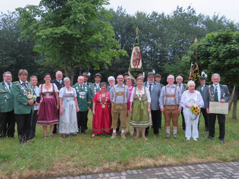 Die Schtzen trafen sich Rothe-Kreuz zu Schtzenfest und Kirmes. Foto: Verein