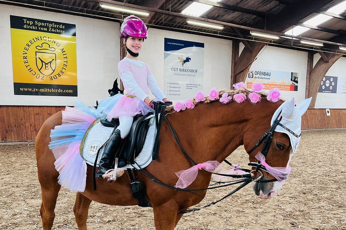 Anna Fllenbach, auf Pferd Papillion, war im vergangenen Jahr beim Reitertag dabei. Foto: Privat/RVK.