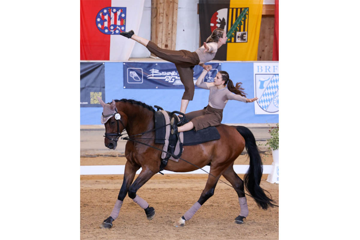 Kurtscheider Doppel-Voltigierer auf Erfolgskurs bei Deutscher Meisterschaft und Voltigierpokal